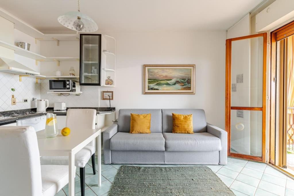 Thekeystudio, La Casa Del Mare Azzurro With Seaview Ventimiglia Esterno foto